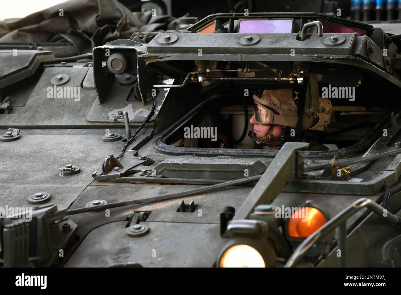 Pocheon, Gyeonggido, Südkorea. 9. Februar 2023. Das 2. Striker Brigade Kampfteam ist die 12. Einheit, die nach Südkorea abwechselnd eingesetzt wird, und die 1. Einheit, die abwechselnd als Striker Brigade eingesetzt wird. 2. Striker Brigade, 1-17. Battalion Qualification Live Fire, 9. Februar 2023, im Rodriguez Live-Fire Complex, Gyeonggi-do. Kredit: USA Marines/ZUMA Press Wire Service/ZUMAPRESS.com/Alamy Live News Stockfoto