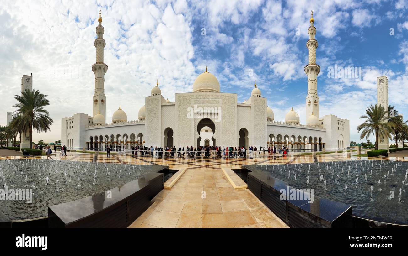 Abu Dhabi, Vereinigte Arabische Emirate - 16. Januar 2023: Scheich-Zayid-Moschee in Abu Dhabi, Vereinigte Arabische Emirate Stockfoto