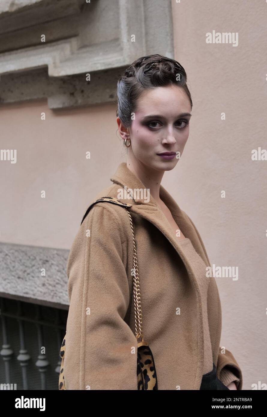 Chiara Corridori Street Style nach der Armani Modenschau während der Mailänder Modewoche Herbst/Winter 2023/2024 Stockfoto