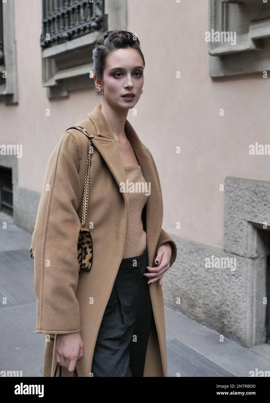 Chiara Corridori Street Style nach der Armani Modenschau während der Mailänder Modewoche Herbst/Winter 2023/2024 Stockfoto