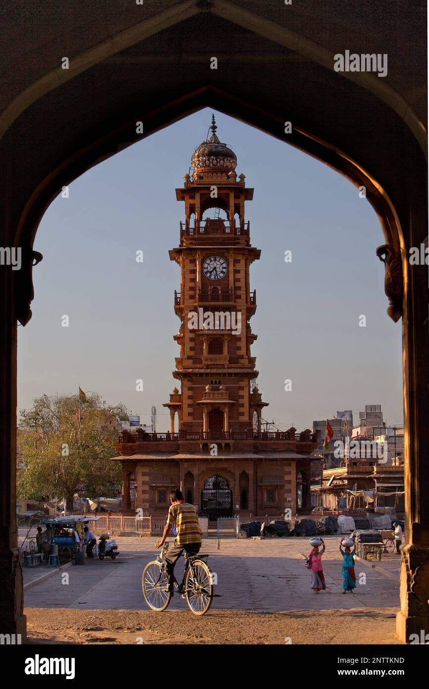 Tor zum Sardar Markt und Clocktower, Jodhpur, Rajasthan, Indien Stockfoto