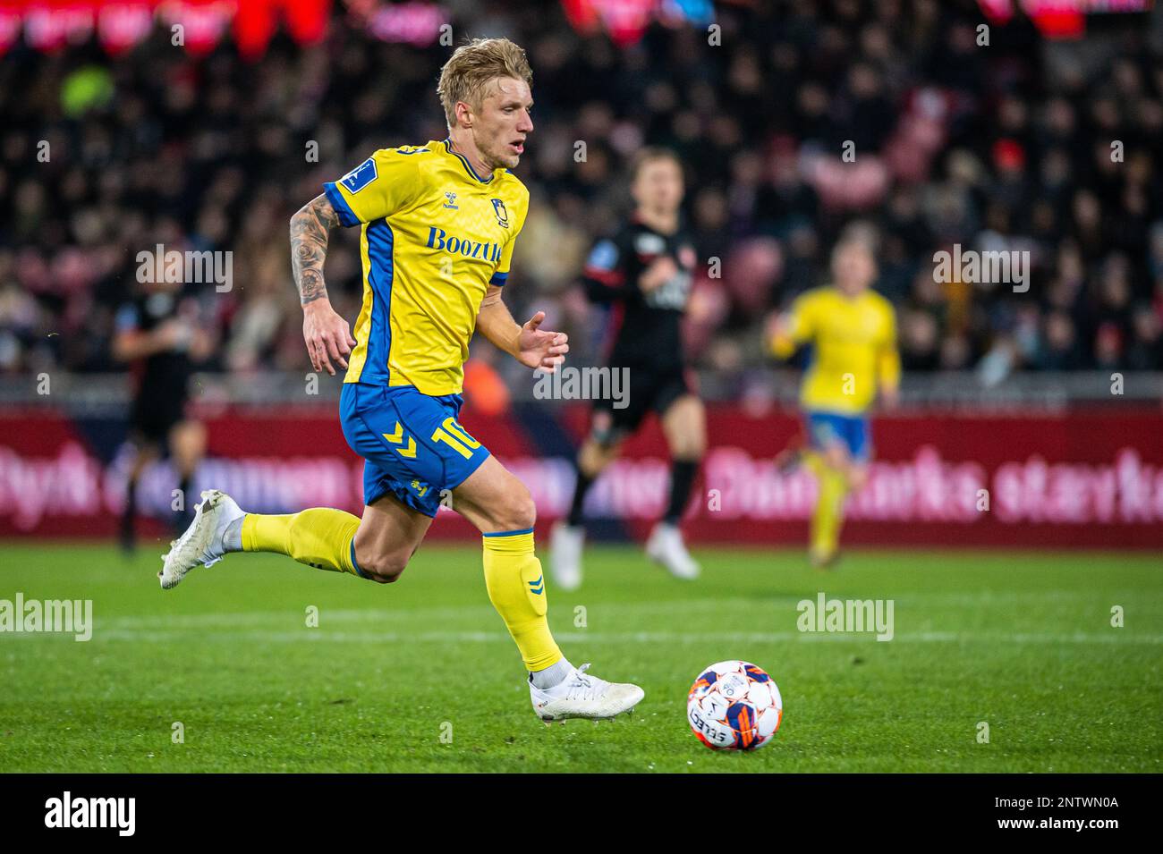 Herning, Dänemark. 27. Februar 2023. Daniel Wass (10) aus Broendby, WENN er während des 3F stattfindenden Superliga-Spiels zwischen FC Midtjylland und Broendby IF in der MCH Arena in Herning gesehen wurde. (Foto: Gonzales Photo/Alamy Live News Stockfoto