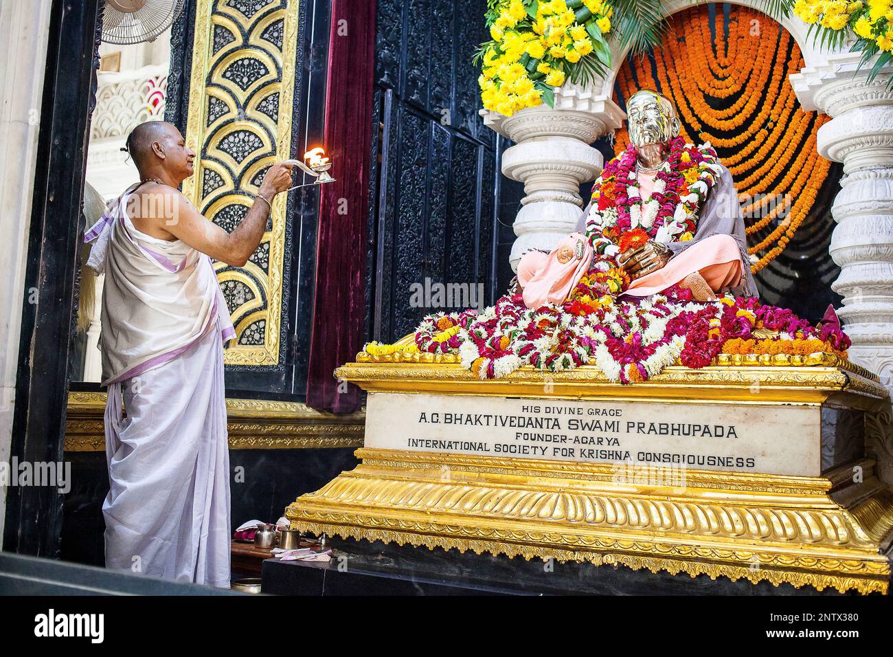 Beten, Statue von A. C. Bhakivedanta Swami Prabhupada der Gründer