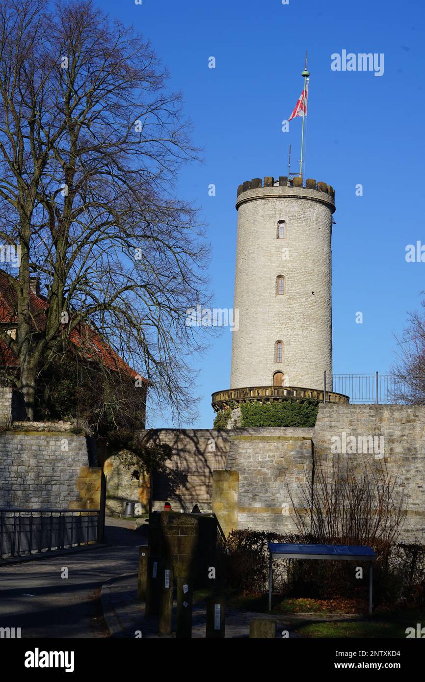 Der Turm von Sparrenburg an einem guten Wettertag Stockfoto