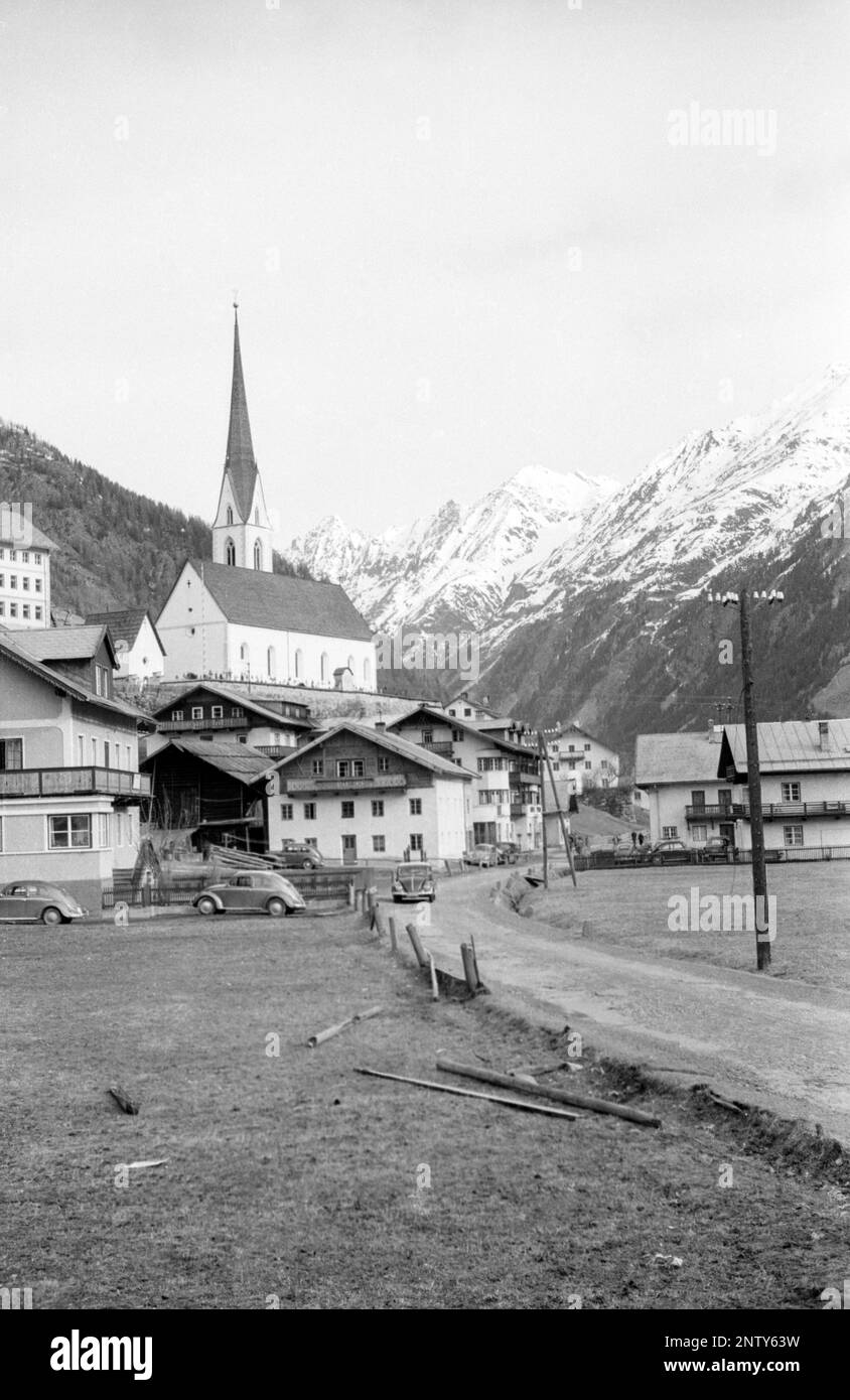 Sölden mit der Gemeindekirche Maria Heimsuchung, Sölden, Tirol, Osterreich, Frühjahr 1956 Stockfoto