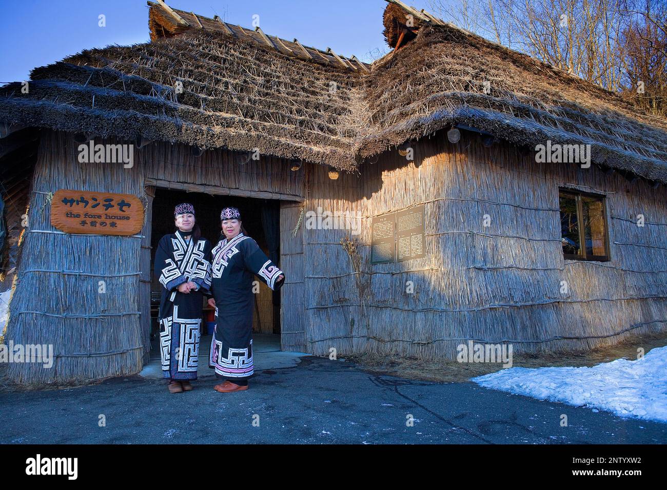 Ainu Frauen in Ainu Dorfmuseum, Shiraoi Poroto Kotan, Shiraoi, Hokkaido, Japan Stockfoto