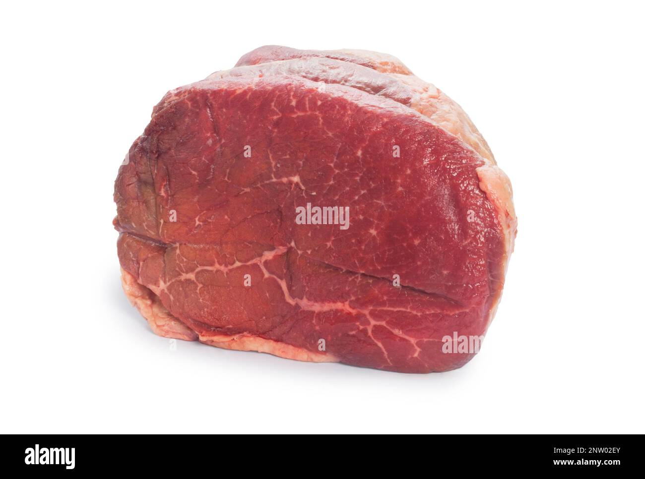 Studioaufnahme von organischem Rindfleisch, ausgeschnitten vor weißem Hintergrund - John Gollop Stockfoto