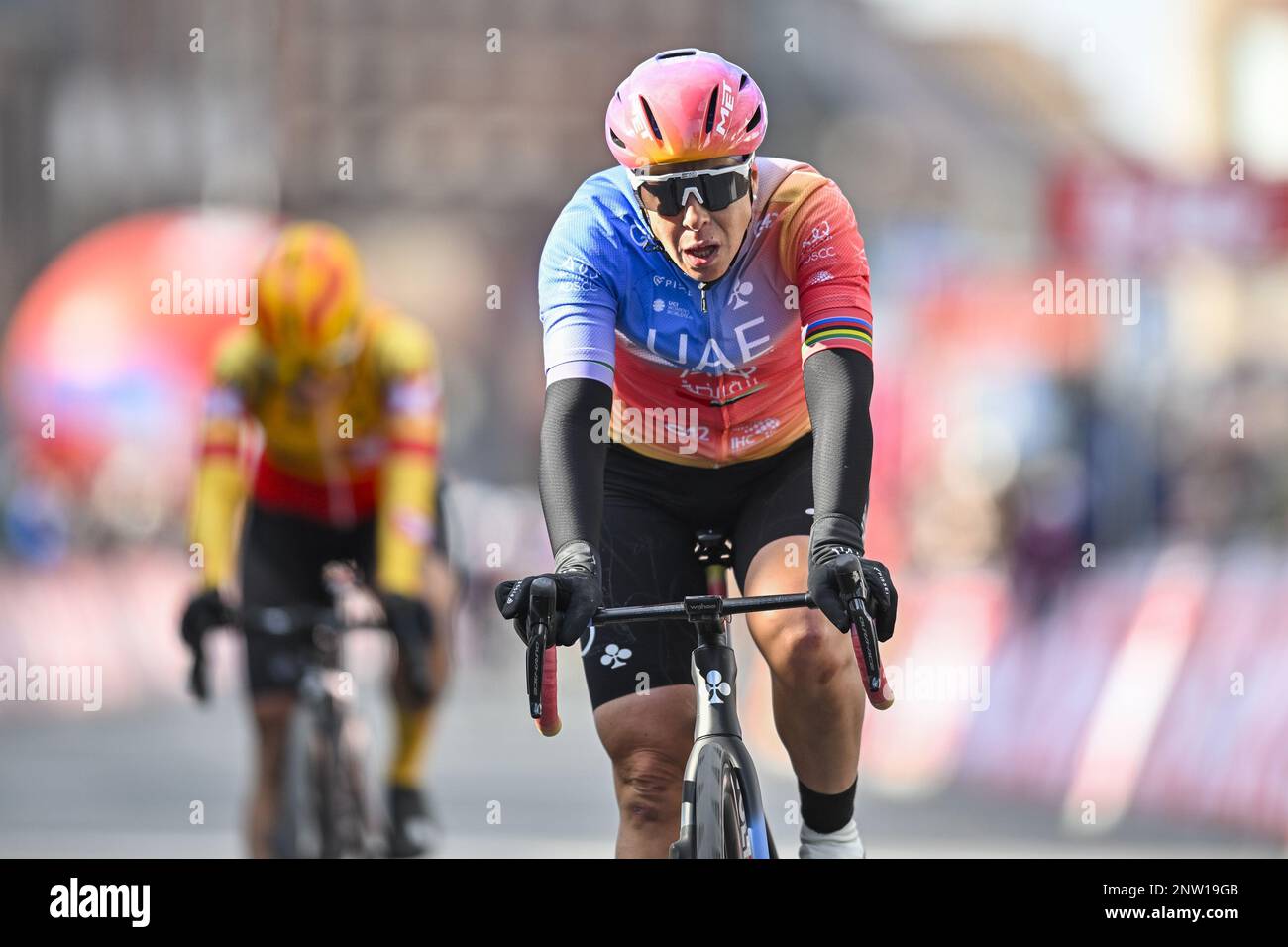 Die italienische Marta Bastianelli vom Team ADQ in den VAE feiert, als sie die Ziellinie überquert, um eines Tages das weibliche Elite-Radrennen zu gewinnen, den Grand Prix du Samyn, 99km von Quaregnon bis Dour, den ersten (von 10) racr des Lotto Cycling Cup, Dienstag, den 28. Februar 2023, in Dummer. BELGA FOTO ERIC LALMAND Stockfoto