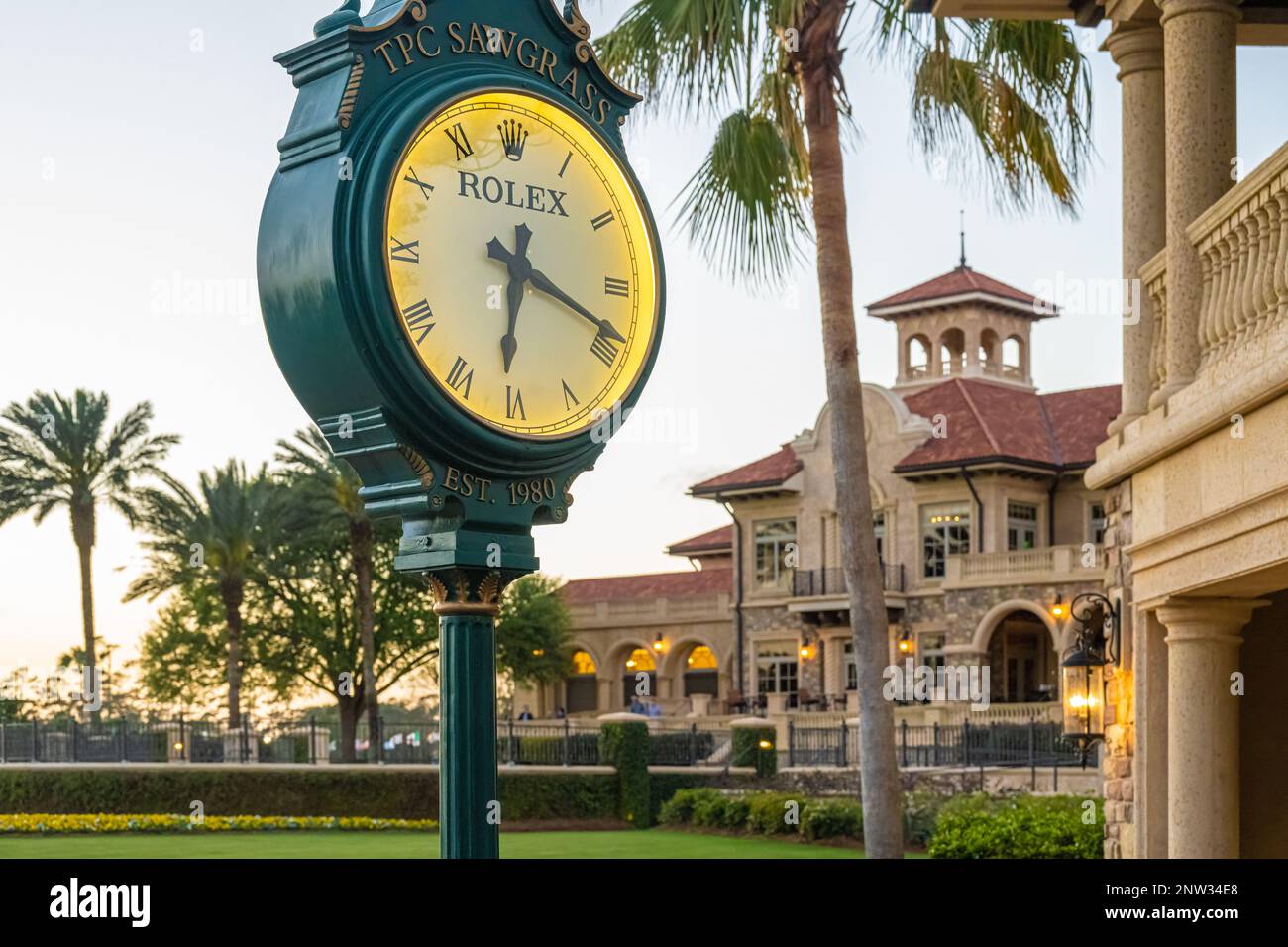 Rolex-Uhrenposten auf DEM PLAYERS Stadium Course am TPC Sawgrass in Ponte Vedra Beach, Florida. (USA) Stockfoto