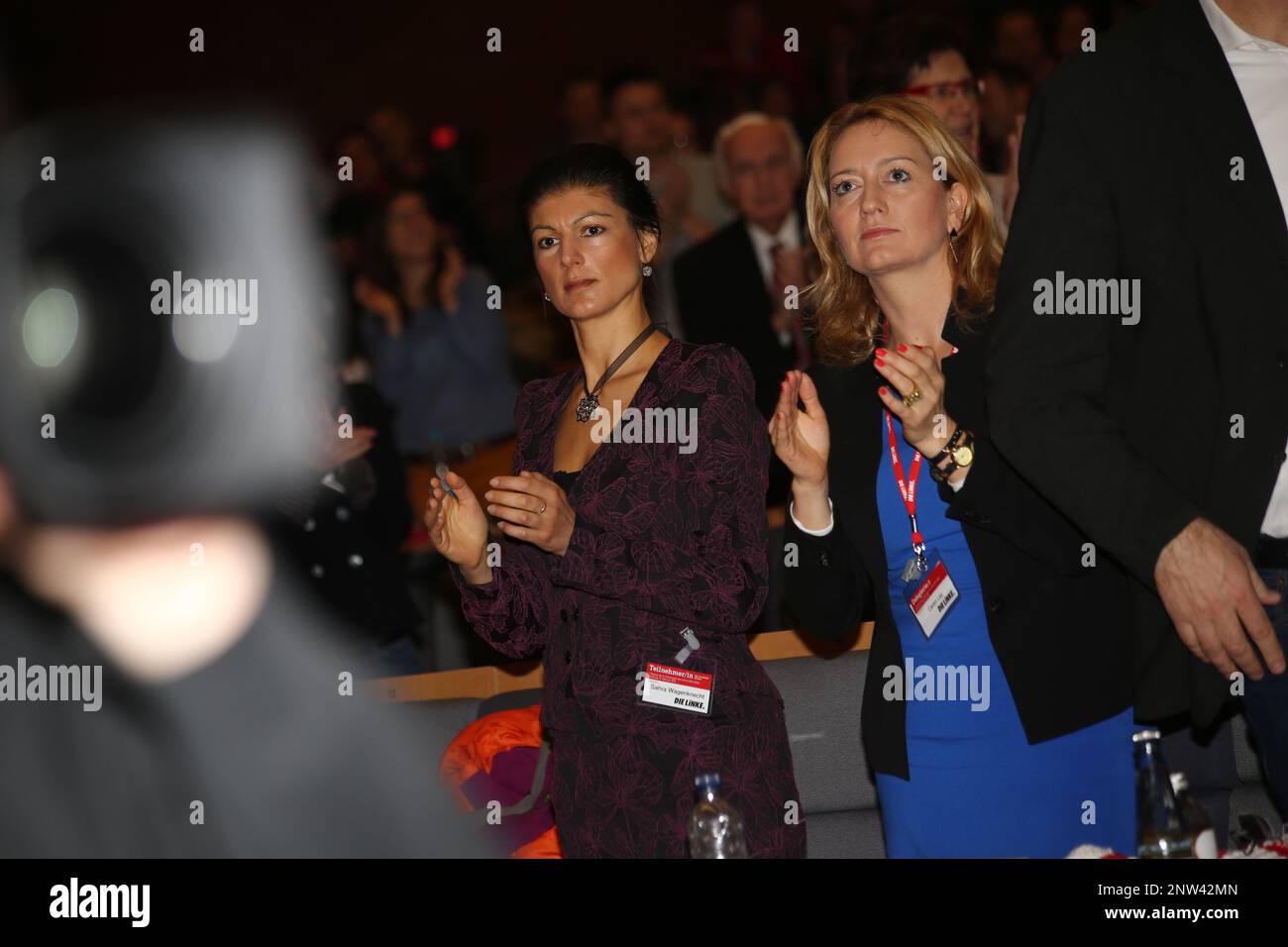 Sahra Wagenknecht und Caren Lay auf dem Parteitag der LINKEN 2014 in Hamburg Stockfoto