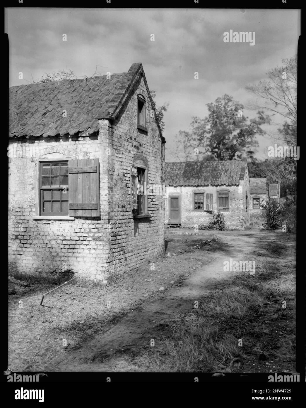 Boone Hall, Mount Pleasant vic, Charleston County, South Carolina. Carnegie Survey of the Architecture of the South (Carnegie-Umfrage zur Architektur des Südens). USA South Carolina Charleston County Mount Pleasant vic, Ziegelwerk, Hütten. Stockfoto