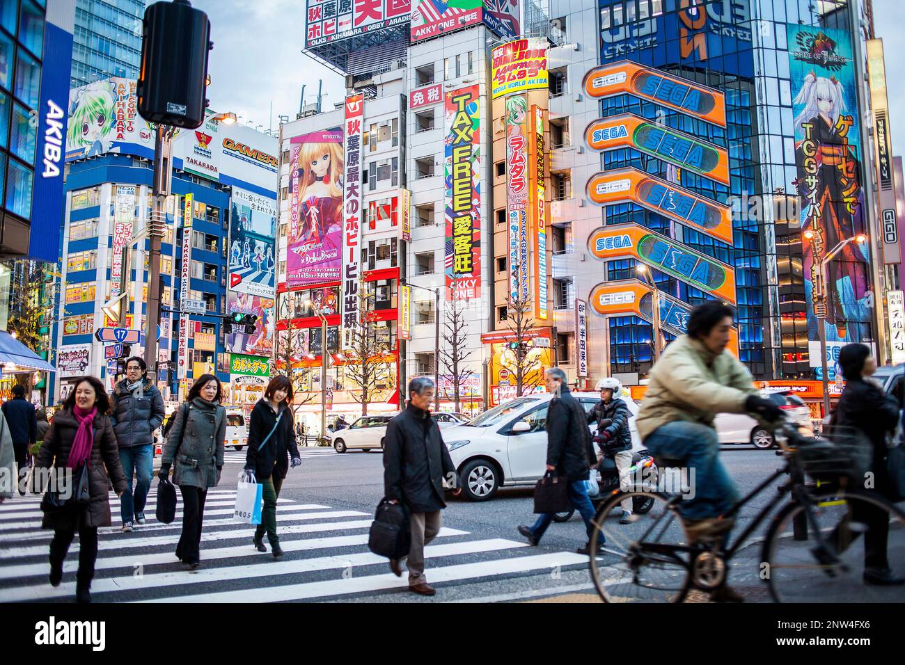 Straßenszene in Chuo Dori Straße, Akihabara, Tokyo, Japan. Stockfoto