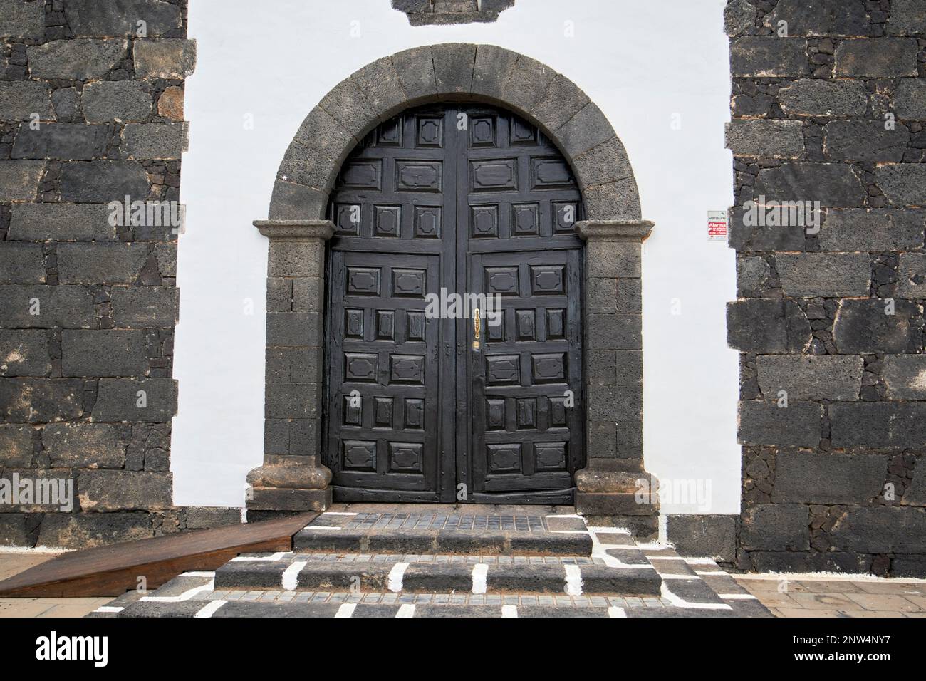 Alte historische Holztür der Kirche San bartolome San Bartolome Lanzarote, Kanarische Inseln, Spanien Stockfoto