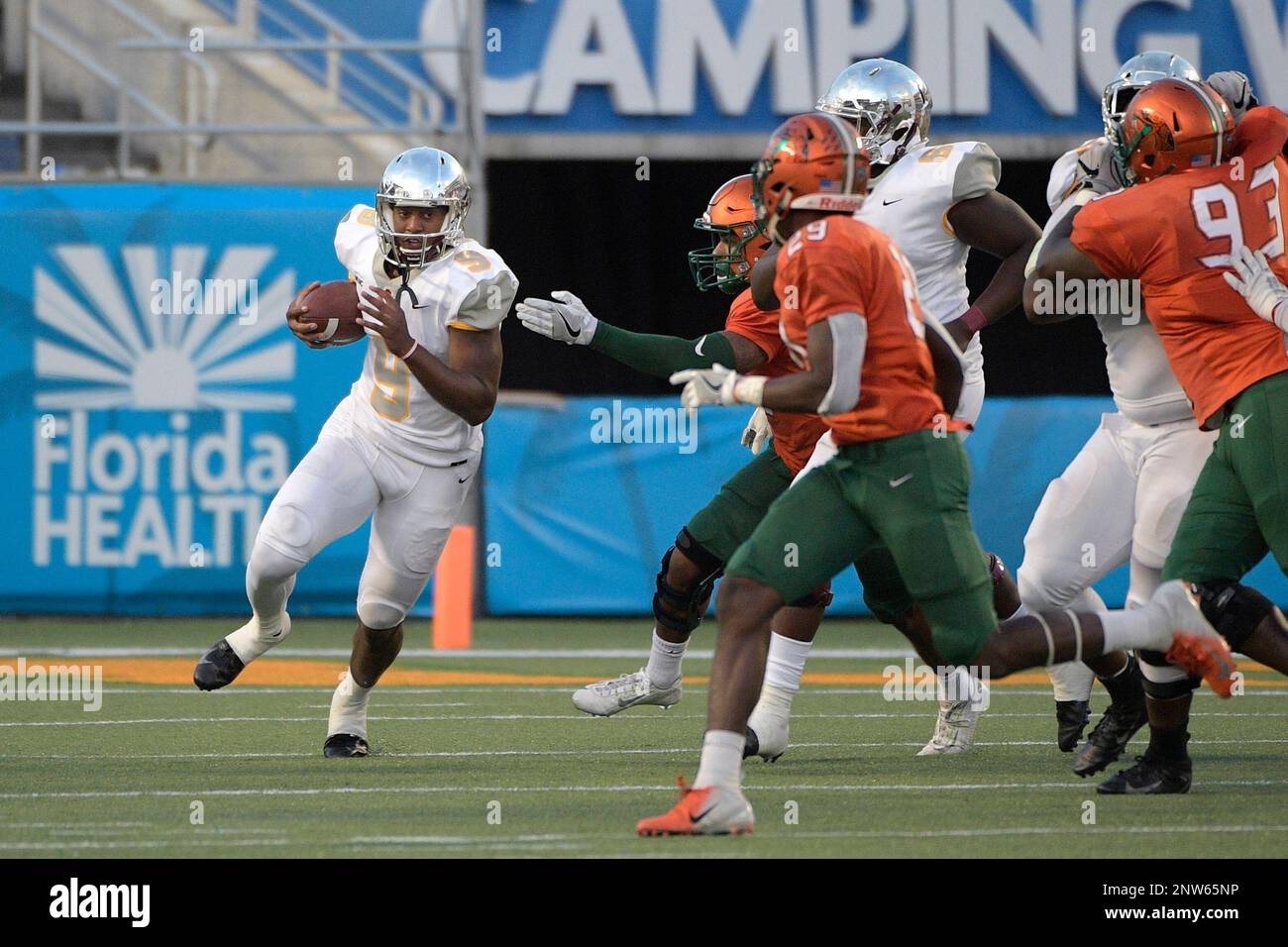 Bethune-Cookman quarterback Jabari Dunham (9) scrambles for yardage during the second half of the Florida Classic NCAA college football game against Florida A&M Saturday, Nov. 17, 2018, in Orlando, Fla. (Phelan M. Ebenhack via AP) Stockfoto