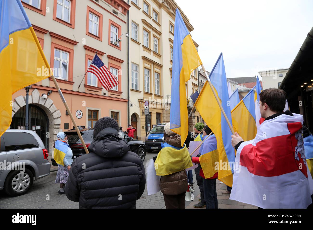 Krakau. Krakau. Polen.Ukrainische Flüchtlinge auf täglicher Kundgebung vor dem US-Konsulat, die die NATO auffordern, den Himmel über der Ukraine zu schließen Stockfoto