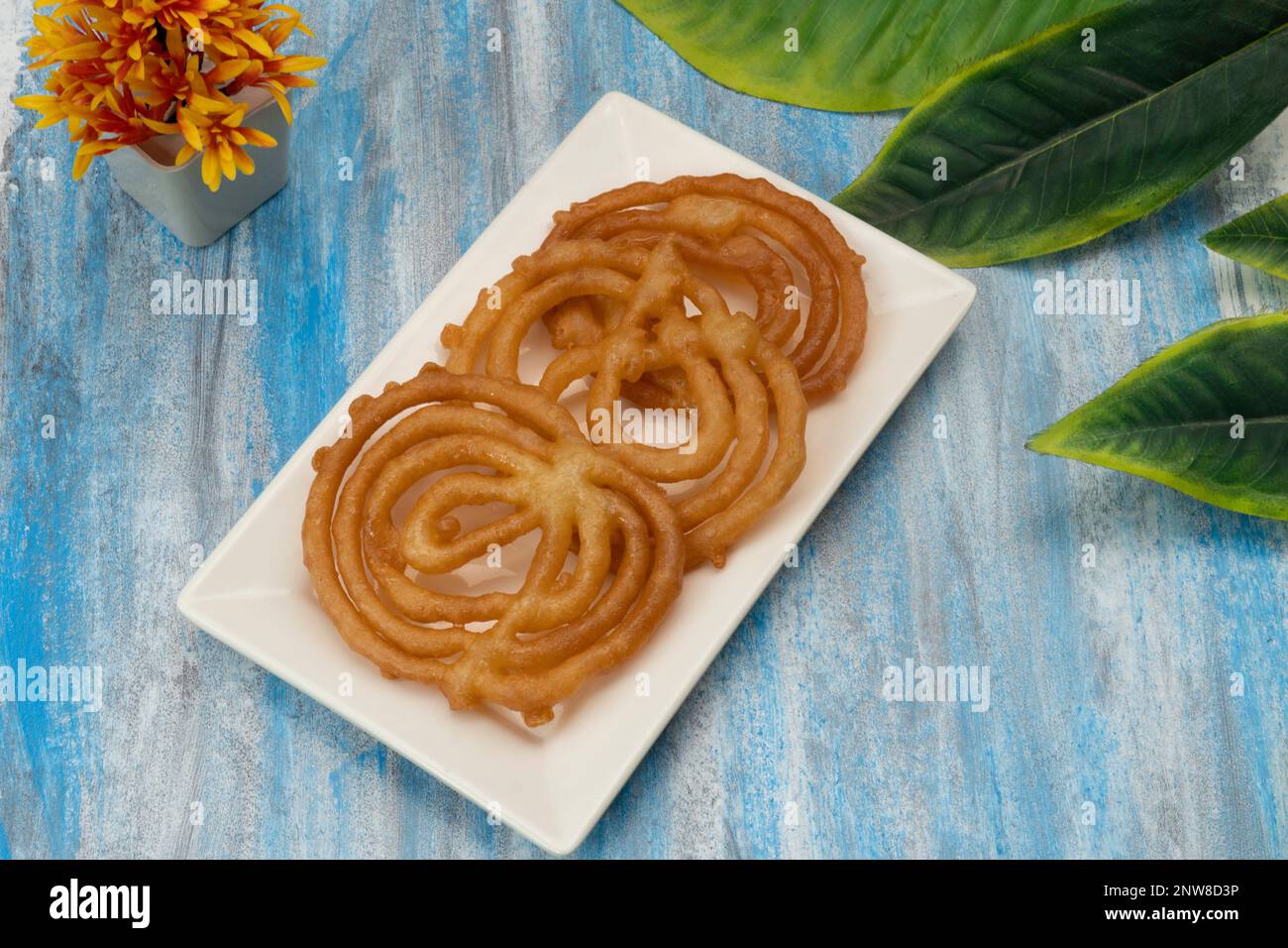 Indian Sweet Jalebi oder Imarti. Jalebi ist eine der köstlichsten Süßigkeiten, die in Indien und pakistan weit verbreitet ist Stockfoto