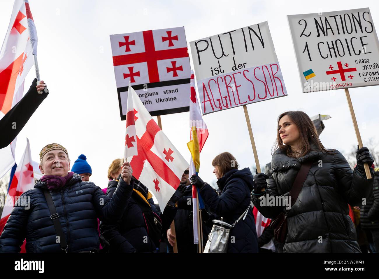 Berlin, Deutschland, 27-2-22. Demonstranten beim Protest „Frieden für die Ukraine und ganz Europa“. Stockfoto