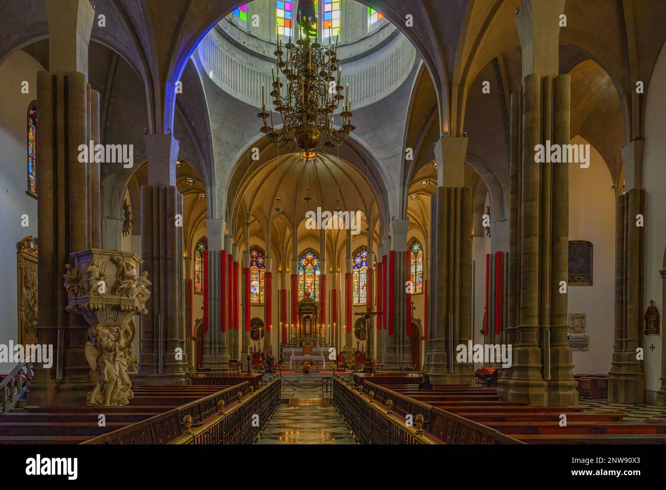 Das Innere der Kathedrale von San Cristóbal de La Laguna mit Blick auf das Gewölbe und den Hochaltar. Stockfoto