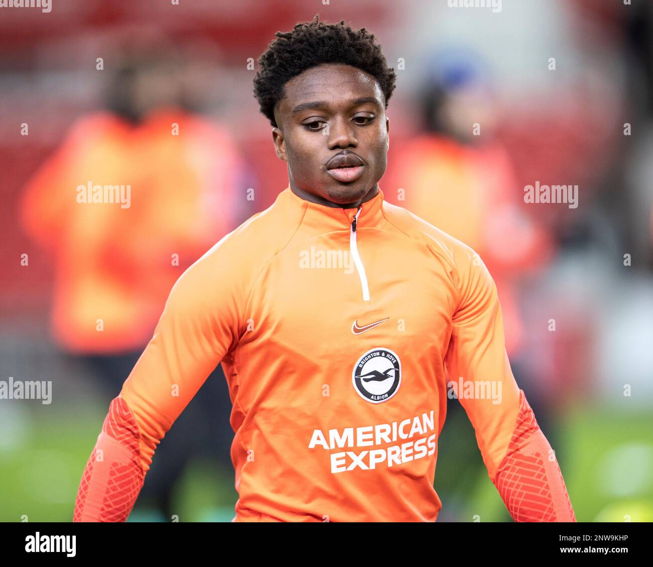 28. Februar 2023; bet365 Stadium, Stoke, Staffordshire, England; FA Cup Fußball, Stoke City gegen Brighton und Hove Albion; Tariq Lamptey von Brighton während des Warm-Up Stockfoto