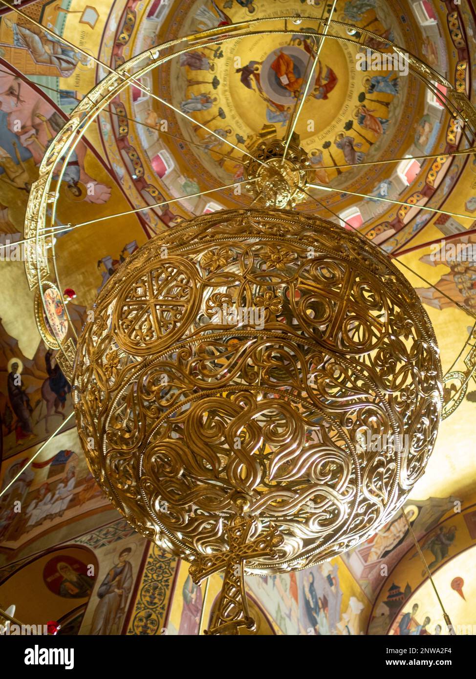 Kronleuchter aus der Kathedrale der Auferstehung Christi, Podgorica Stockfoto