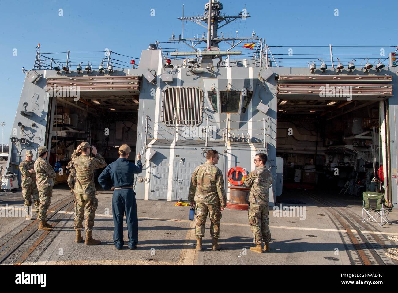 ROTA, Spanien (4. Januar 2023)- ENS. Jacob Jackson, dem Arleigh-Burke ...