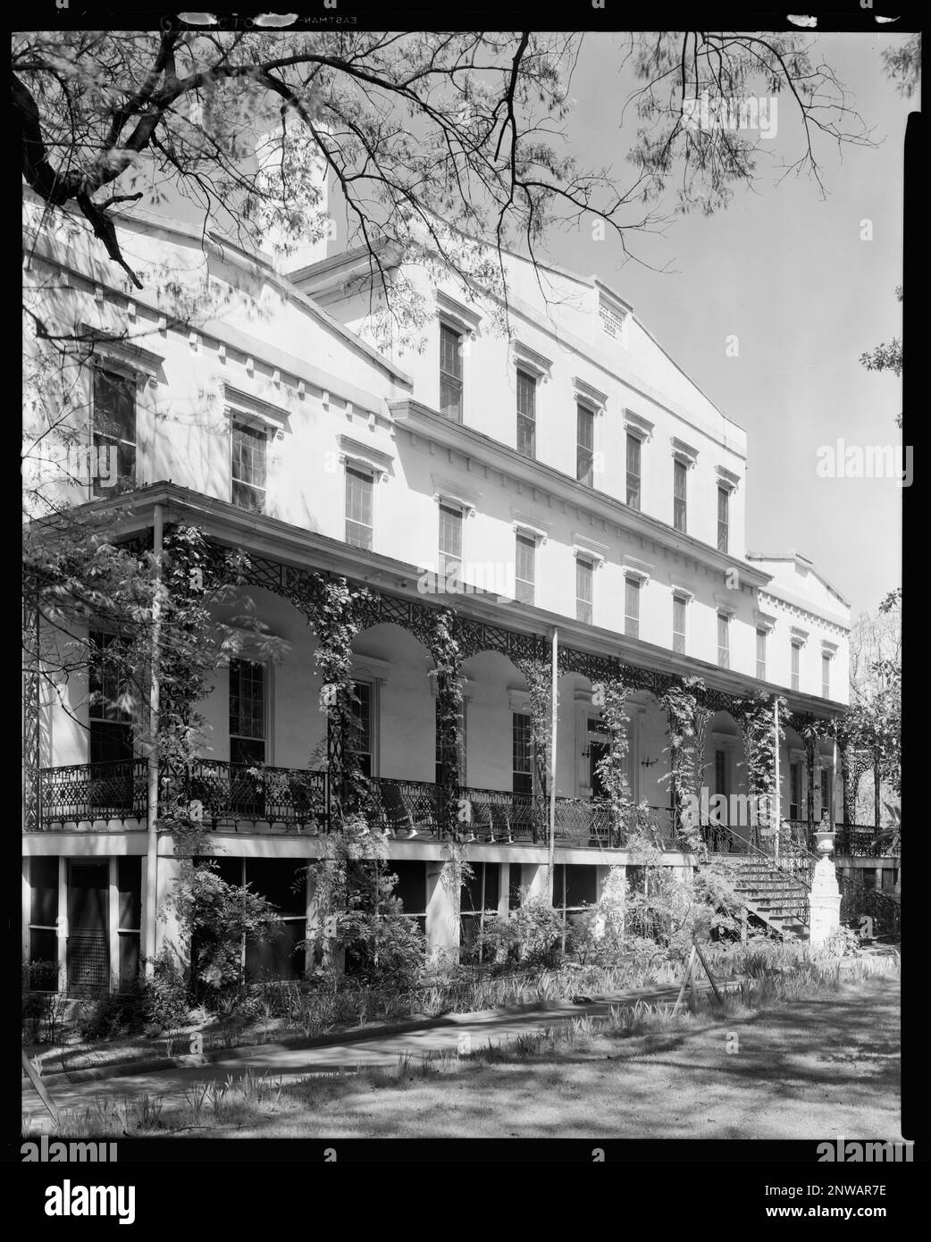 Lucy Cobb Institute, Milledge Ave., Athen, Clarke County, Georgia. Carnegie Survey of the Architecture of the South (Carnegie-Umfrage zur Architektur des Südens). Usa, Georgia, Clarke County, Athen, Schulen, Eisenarbeiten, Porches. Stockfoto