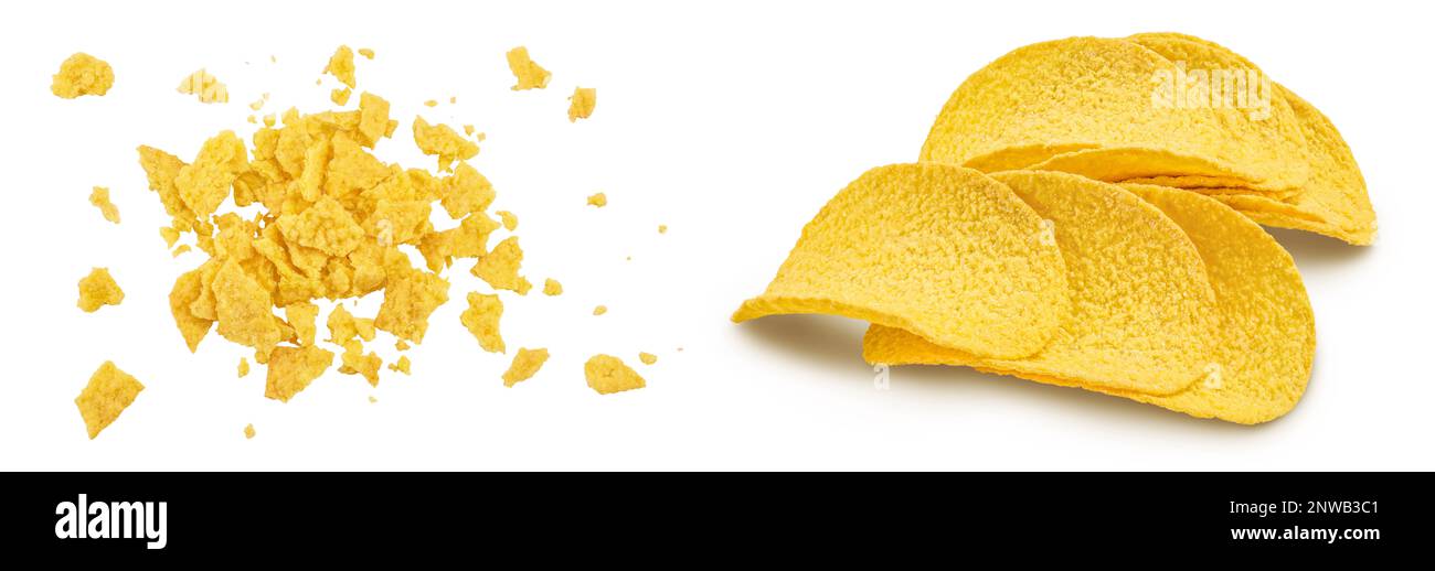 Kartoffelchips isoliert auf weißem Hintergrund mit voller Schärfentiefe. Draufsicht. Flach liegend. Stockfoto