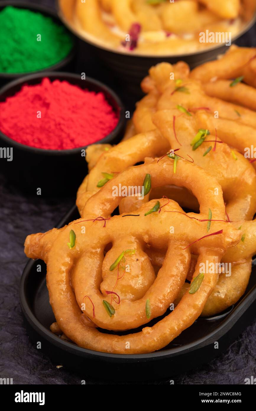 Indische Jaleba Aus Alt-Delhi Oder Indore Sind Große Jalebi, Die Auch Als Jilapi, Jilebi, Jilipi, Zulbia, Jerry, Zalebi, Mushabak Ist Indianer Mithai Fr. Stockfoto
