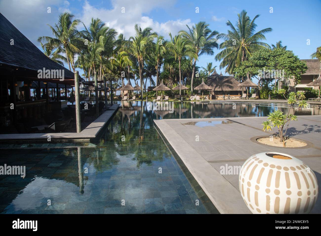 Heritage Awali Golf and Spa Resort, Bel Hombre, Mauritius, Afrika, Februar  10. 2023, Blick auf den Pool des Resorts für Erwachsene Stockfotografie -  Alamy