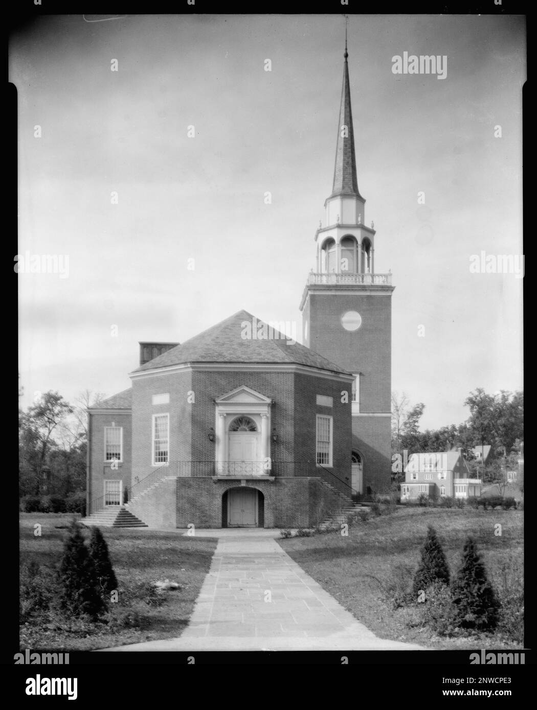 Zweite Presbyterianische Kirche, 4200 St. Paul Street, Baltimore, Maryland. Carnegie Survey of the Architecture of the South (Carnegie-Umfrage zur Architektur des Südens). Usa, Maryland, Baltimore, Gehwege, Stege, Türen und Türen, presbyterianische Kirchen. Stockfoto