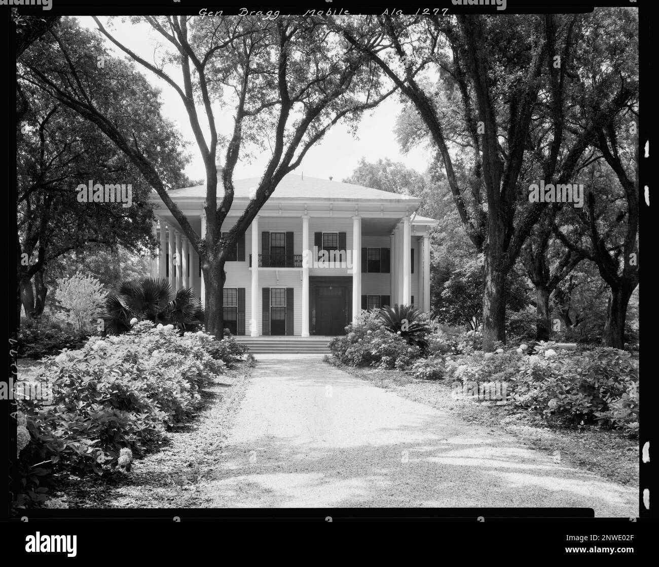 General Bragg House, 1906 Springhill Ave., Mobile, Mobile County, Alabama. Carnegie Survey of the Architecture of the South (Carnegie-Umfrage zur Architektur des Südens). Usa, Alabama, Mobile County, Mobile, Häuser, Säulen, Einfahrten. Stockfoto