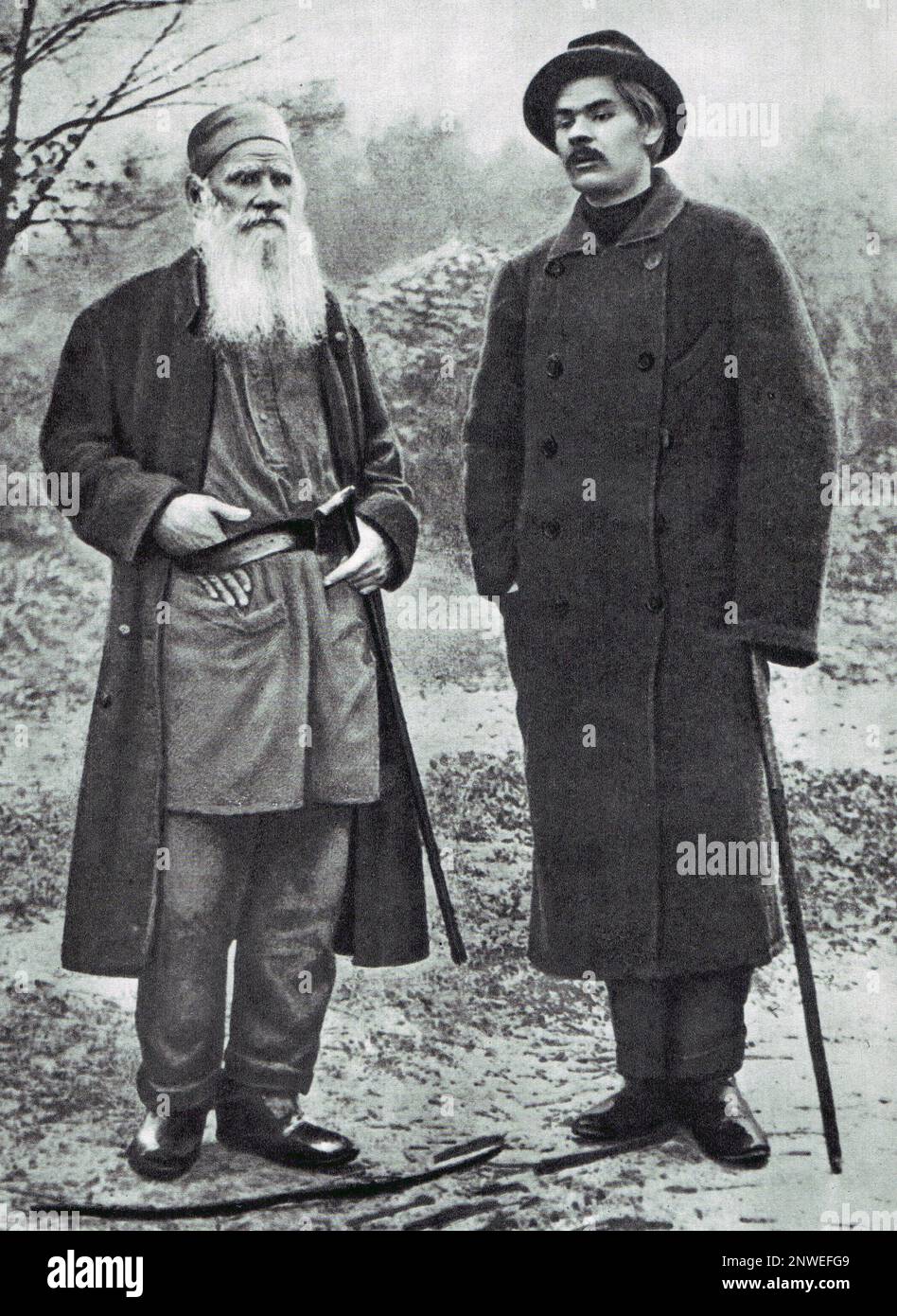 Leo Tolstoi mit Maxim Gorky in Yasnaya Polyana, 1900, Alexei Maximovich Peshkov (1868-1936), Maxim Gorky, russischer Schriftsteller Stockfoto