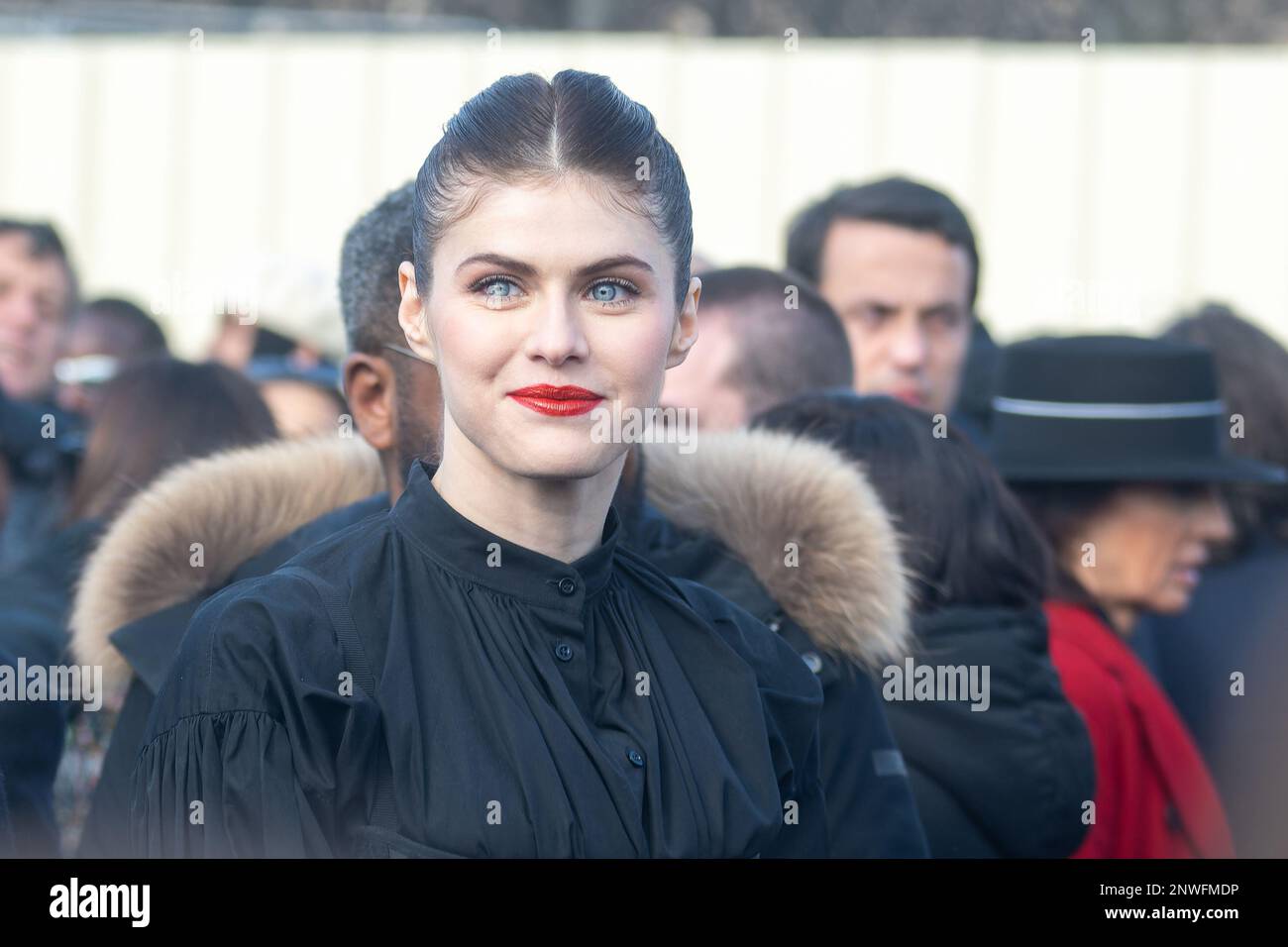 Paris, Frankreich, 28/02/2023. Die Schauspielerin Alexandra Daddario auf der Dior Womenswear Herbst/Winter 2023 Show PARIS FASHION WEEK - FEBRUAR 28 2023 Stockfoto