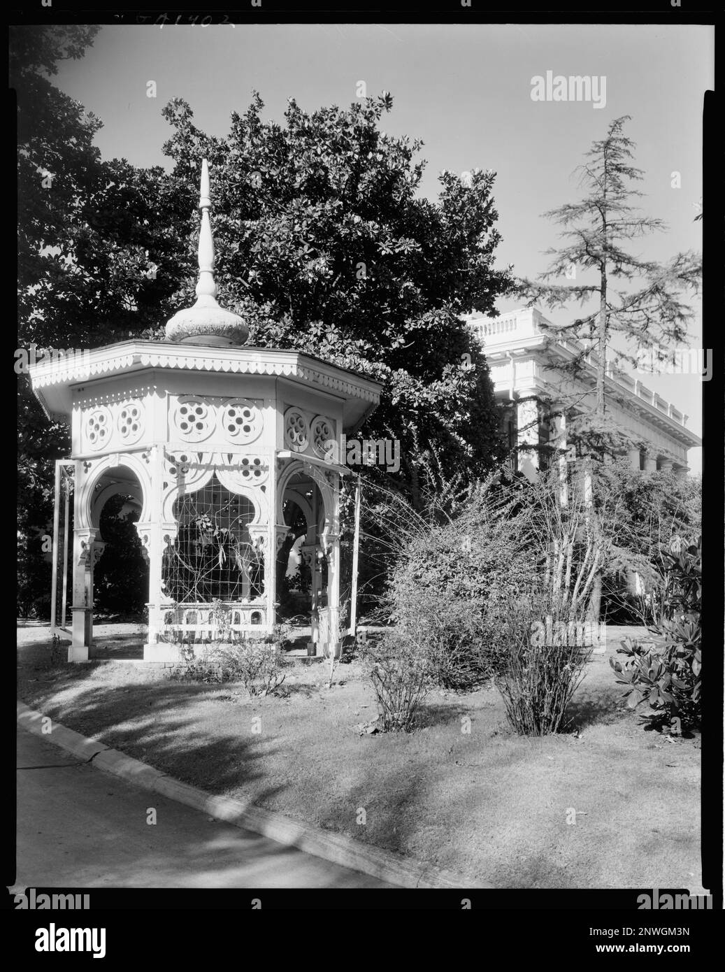 Cowles Coleman O'Neal House, Macon, BIBB County, Georgia. Carnegie Survey of the Architecture of the South (Carnegie-Umfrage zur Architektur des Südens). Usa, Georgia, Bibb County, Macon, Gazebos. Stockfoto Cowles Coleman O'Neal House, Macon, BIBB County, Georgia. Carnegie Survey of the Architecture of the South (Carnegie-Umfrage zur Architektur des Südens). Usa, Georgia, Bibb County, Macon, Gazebos. Stockfoto