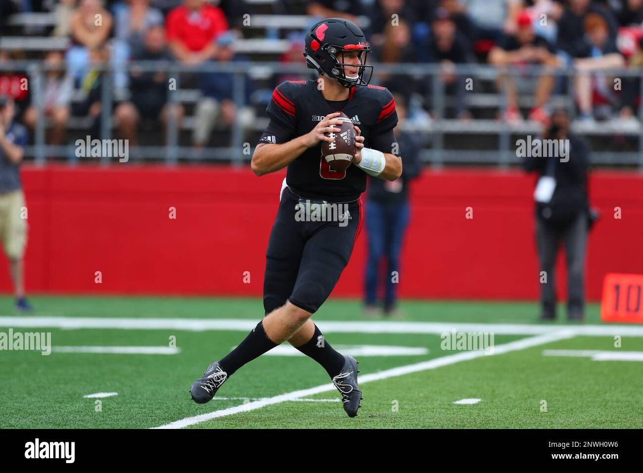 PISCATAWAY, NJ - OCTOBER 06: Rutgers Scarlet Knights quarterback Artur Sitkowski (8) during the College Football Game between the Rutgers Scarlet Knights and the Illinois Fighting Illini on October 6, 2018, at HighPoint.Com Stadium in Piscataway, NJ. (Photo by Rich Graessle/Icon Sportswire) (Icon Sportswire via AP Images) Stockfoto