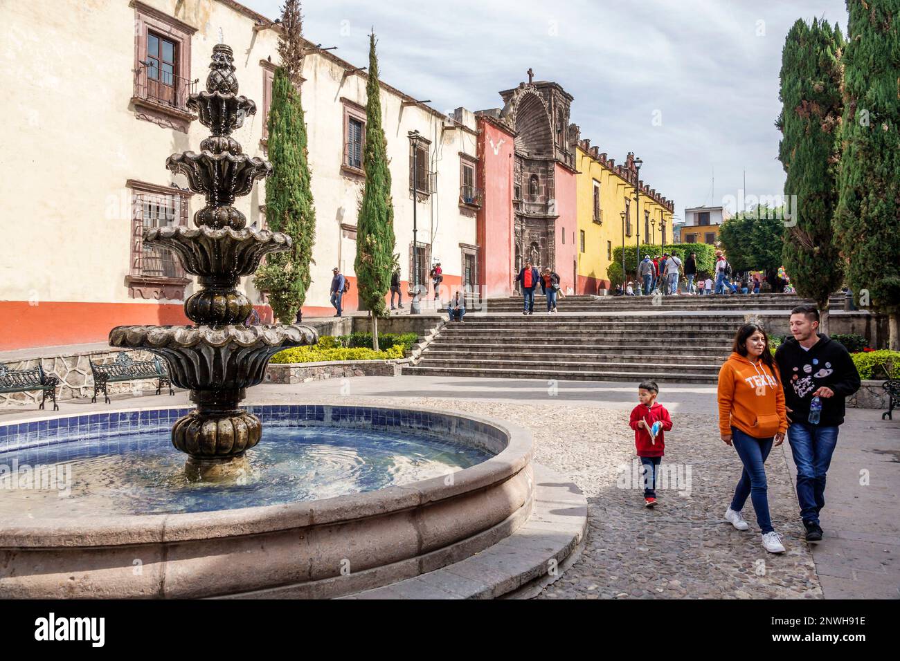 San Miguel de Allende Guanajuato Mexico, historisches Zentrum von Historico Central, Zona Centro, öffentlicher Brunnen, Plaza Civica Civic Square, männliche Männer, weibliche Stockfoto