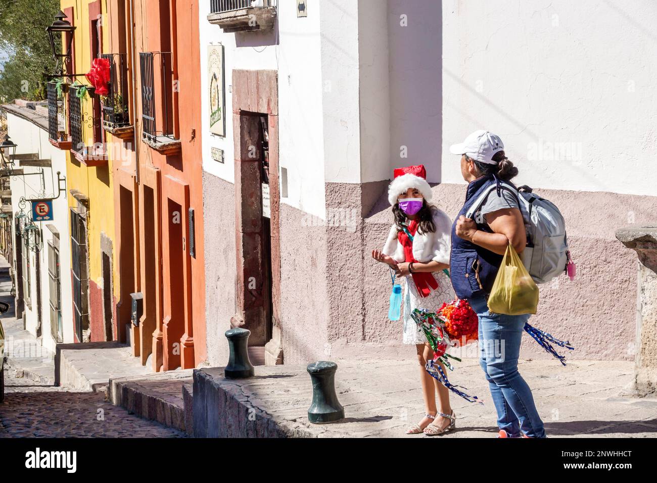 San Miguel de Allende Guanajuato Mexiko, historisches Zentrum, Häuser, Residenzen, Santa's Helferkostüm, weibliche Frau, Erwachsener Stockfoto