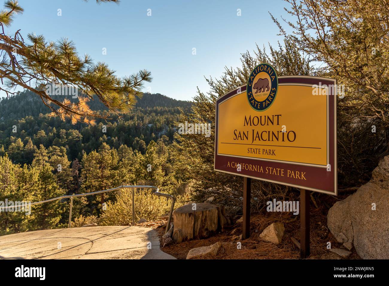 Palm Springs, California, USA - November 4. 2021: Schild California State Parks im San Jacinto State Park Stockfoto