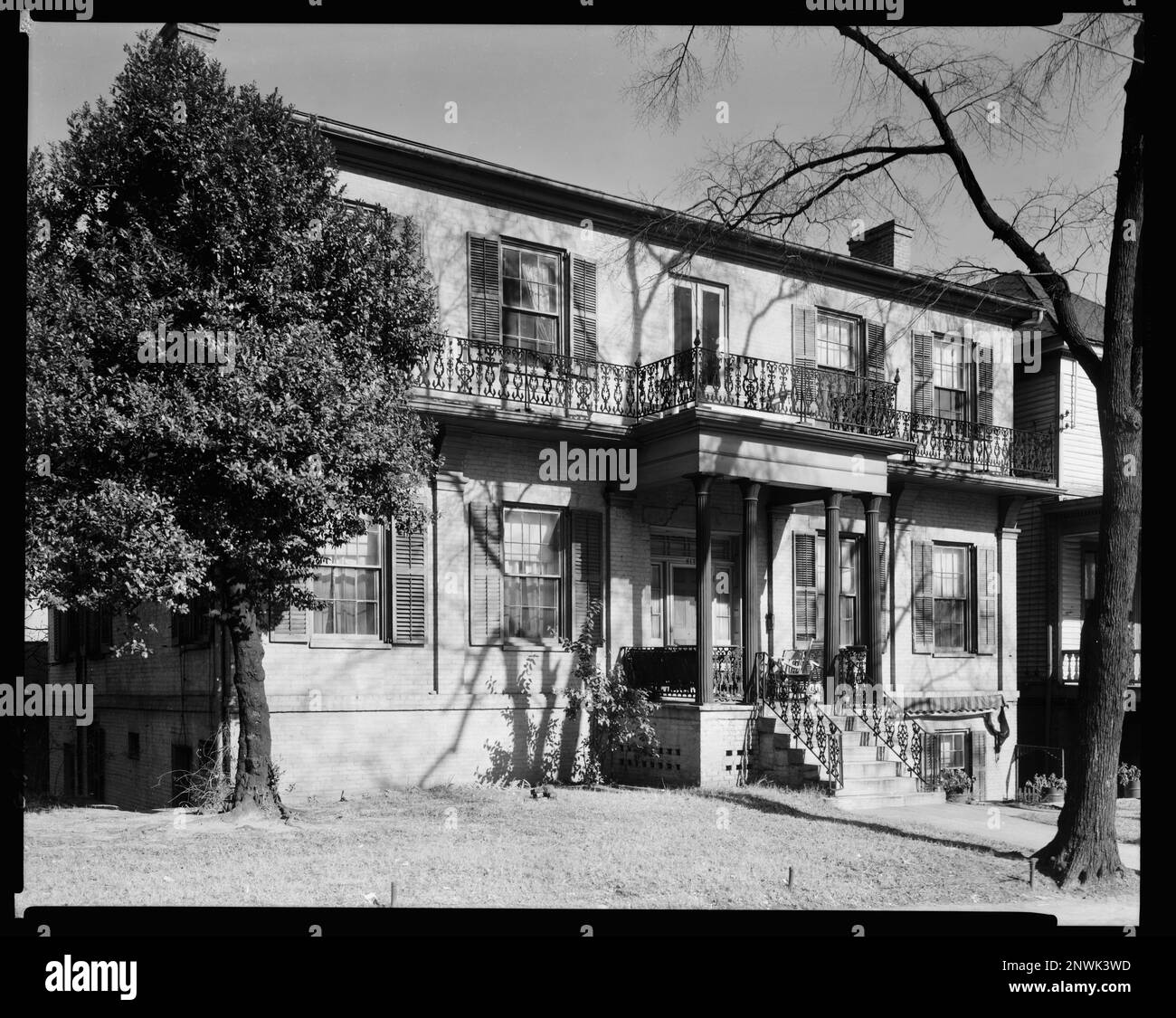Poe House, Macon, Bibb County, Georgia. Carnegie Survey of the Architecture of the South (Carnegie-Umfrage zur Architektur des Südens). Vereinigte Staaten, Georgia, Bibb County, Macon, Häuser, Säulen, Veranden, Balkone. Stockfoto Poe House, Macon, Bibb County, Georgia. Carnegie Survey of the Architecture of the South (Carnegie-Umfrage zur Architektur des Südens). Vereinigte Staaten, Georgia, Bibb County, Macon, Häuser, Säulen, Veranden, Balkone. Stockfoto