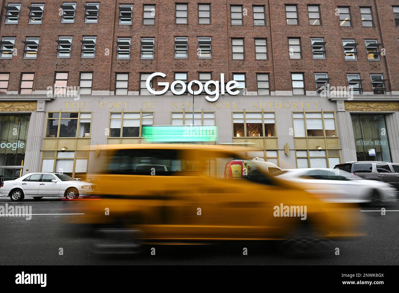 New York, USA. 28. Februar 2023. Blick auf Google Headquarters, 8. Avenue Side, New York, NY, Februar 28, 2023. (Foto: Anthony Behar/Sipa USA) Guthaben: SIPA USA/Alamy Live News Stockfoto