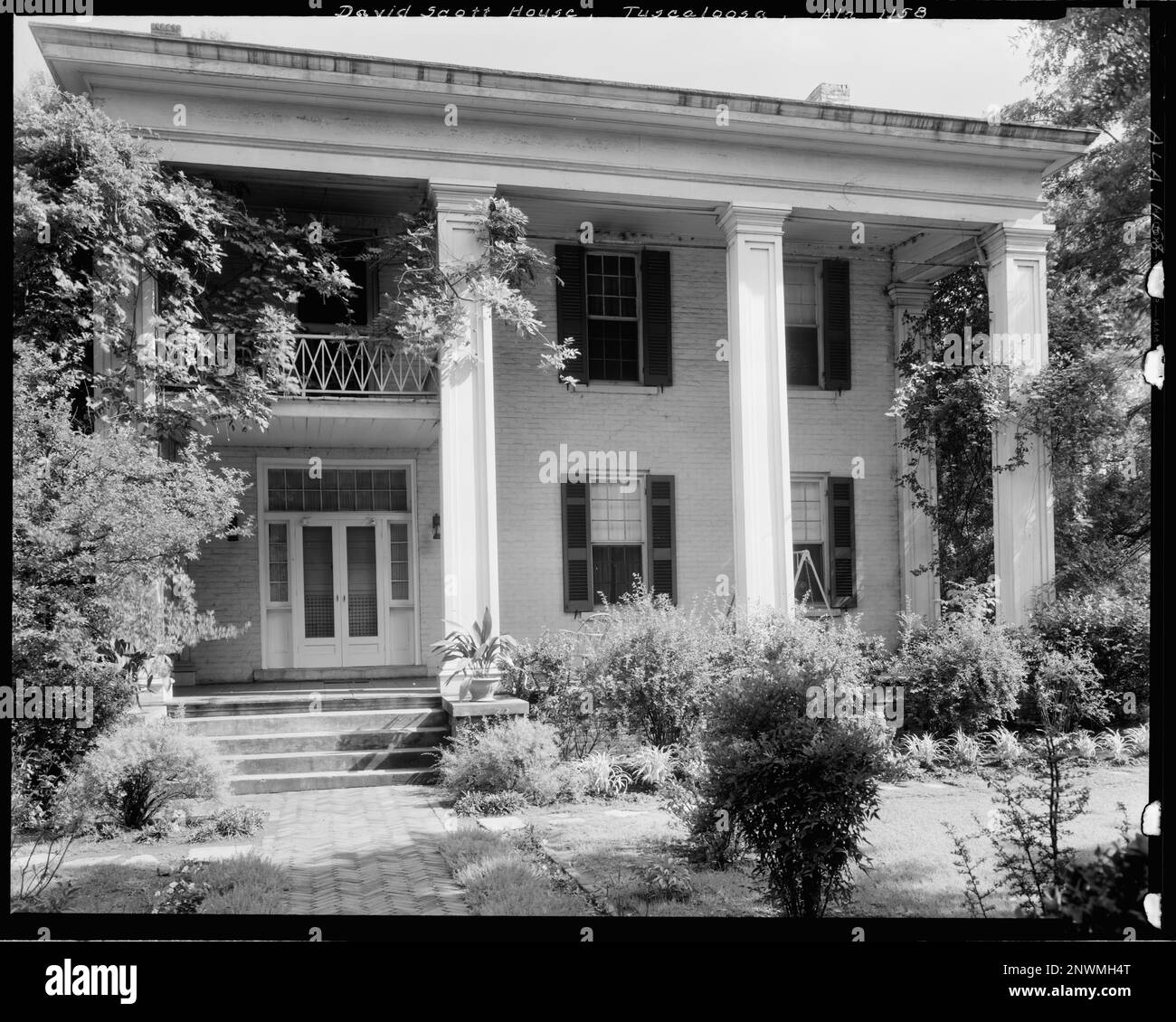 David Scott House, 1925 8. St., Tuscaloosa, Tuscaloosa County, Alabama. Carnegie Survey of the Architecture of the South (Carnegie-Umfrage zur Architektur des Südens). Vereinigte Staaten, Alabama, Tuscaloosa County, Tuscaloosa, Balkone, Porches. Stockfoto
