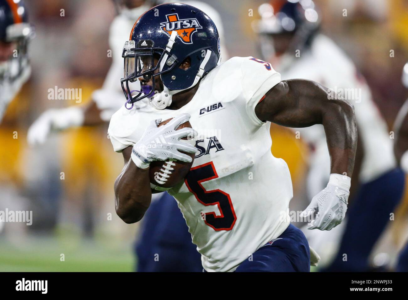 TEMPE, AZ - SEPTEMBER 01: UTSA Roadrunners running back Jalen Rhodes (5) runs the ball during the college football game between the UTSA Roadrunners and the Arizona State Sun Devils on Sep 1, 2018 at Sun Devil Stadium in Tempe, Arizona.(Photo by Kevin Abele/Icon Sportswire) (Icon Sportswire via AP Images) Stockfoto