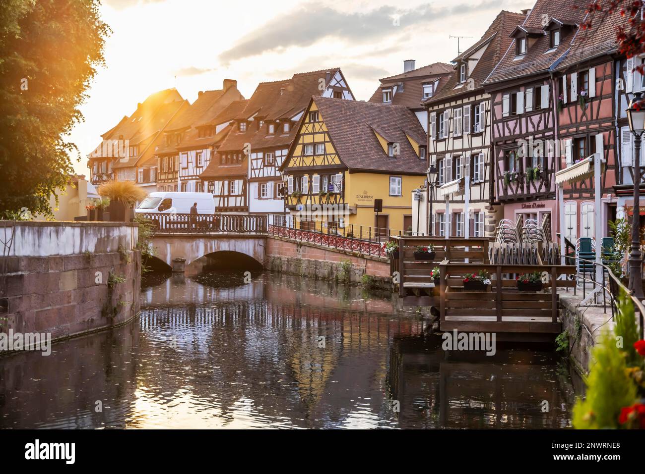 Blick auf die Stadt Colmar mit zahlreichen Fachwerkhäusern, La Petite Venise, Colmar, Bas-Rhin, Frankreich Stockfoto