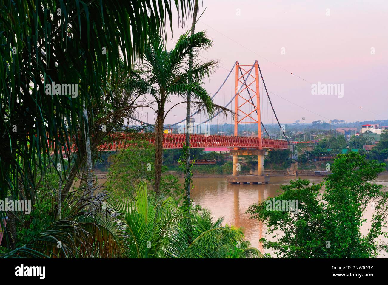 Brücke über den Fluss Madre de Dios, Puerto Maldonado, Peru Stockfoto