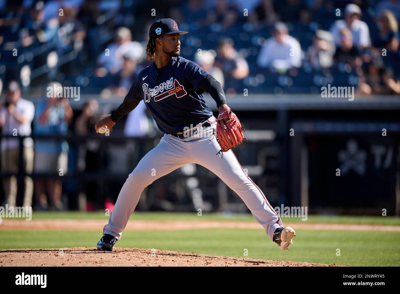 Atlanta Braves pitcher Roddery Munoz (69) during a spring training baseball game against the New York Yankees on February 26, 2023 at George M. Steinbrenner Field in Tampa, Florida. (Mike Janes/Four Seam Images via AP) Stockfoto