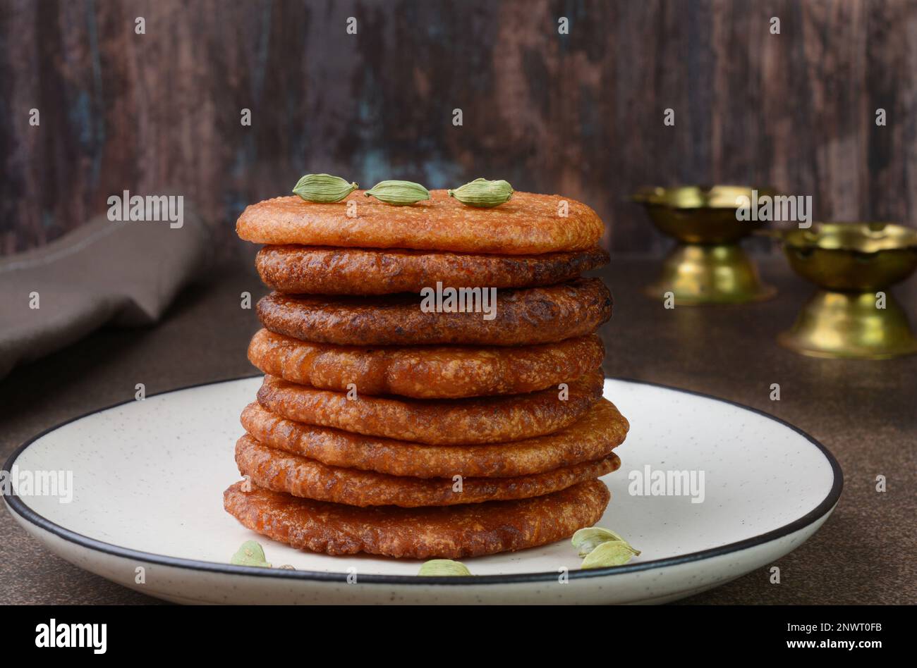 Adhirasam, auch Athirasam genannt, ist ein traditionelles südindisches Gericht Stockfoto