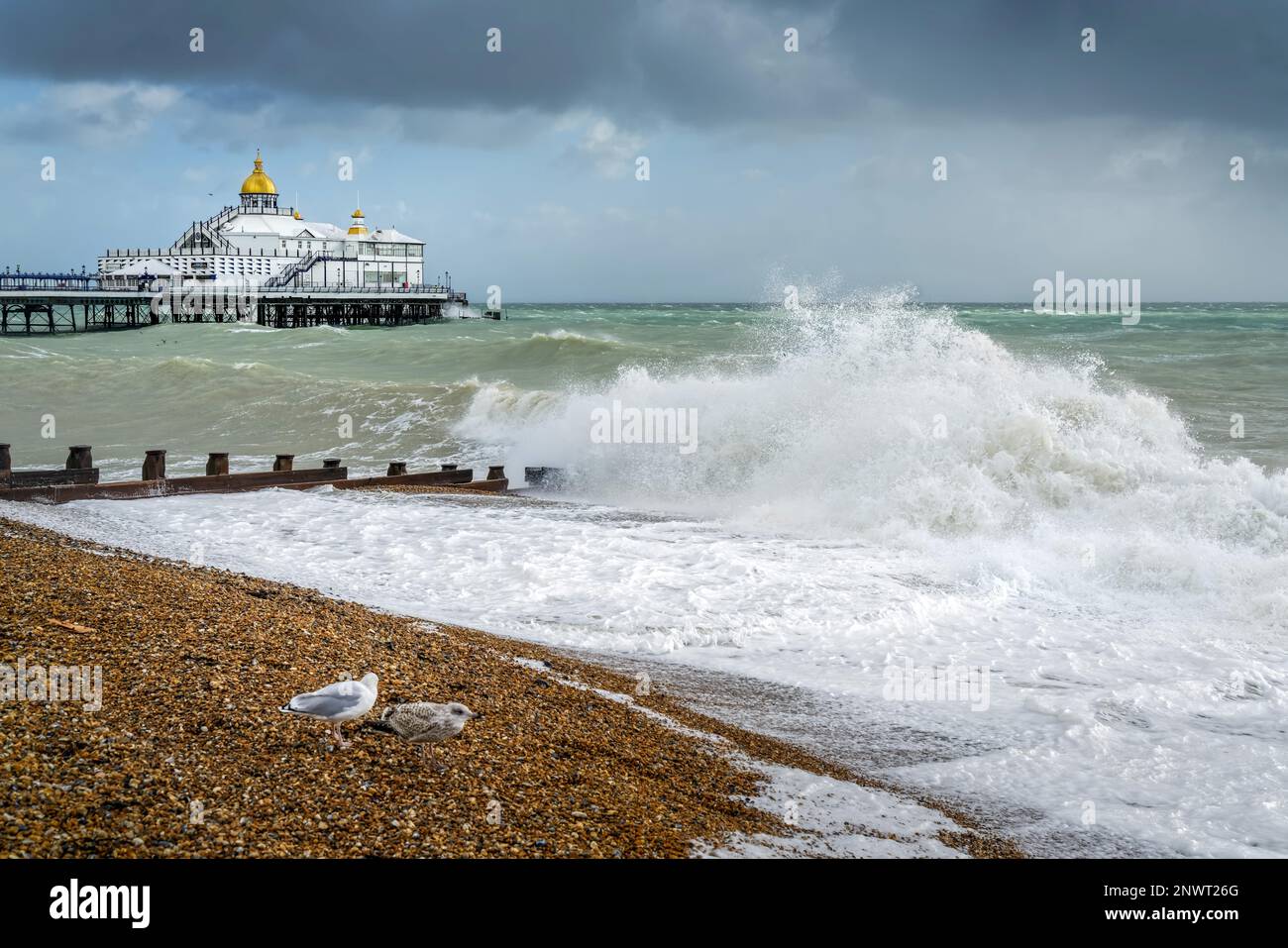 EASTBOURNE, East Sussex/UK - 21. Oktober: Ende des Sturms Brian Racing Vergangenheit Eastbourne Pier in East Sussex am 21. Oktober 2017 Stockfoto