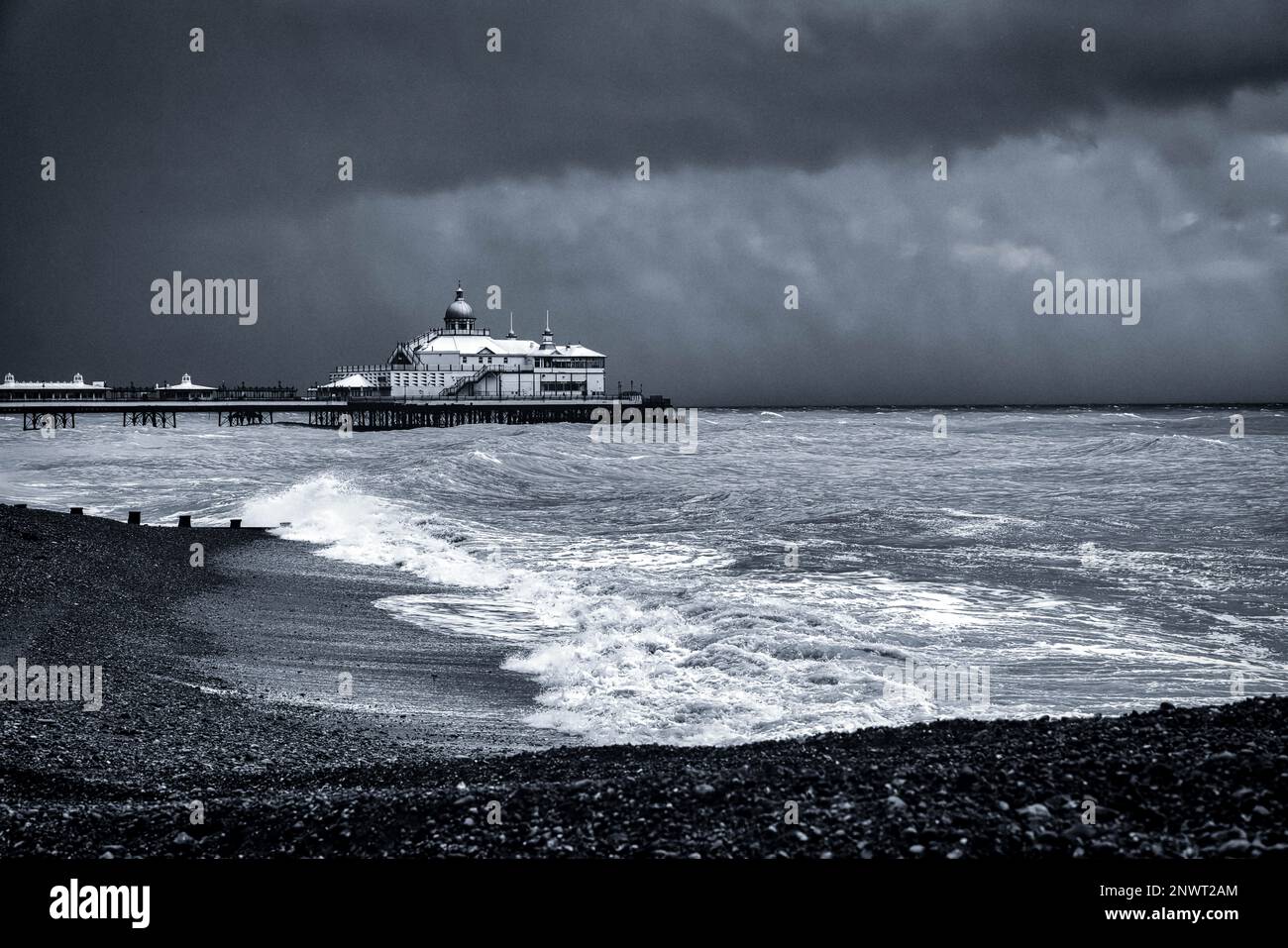 EASTBOURNE, East Sussex/UK - 21. Oktober: Ende des Sturms Brian Racing Vergangenheit Eastbourne Pier in East Sussex am 21. Oktober 2017 Stockfoto