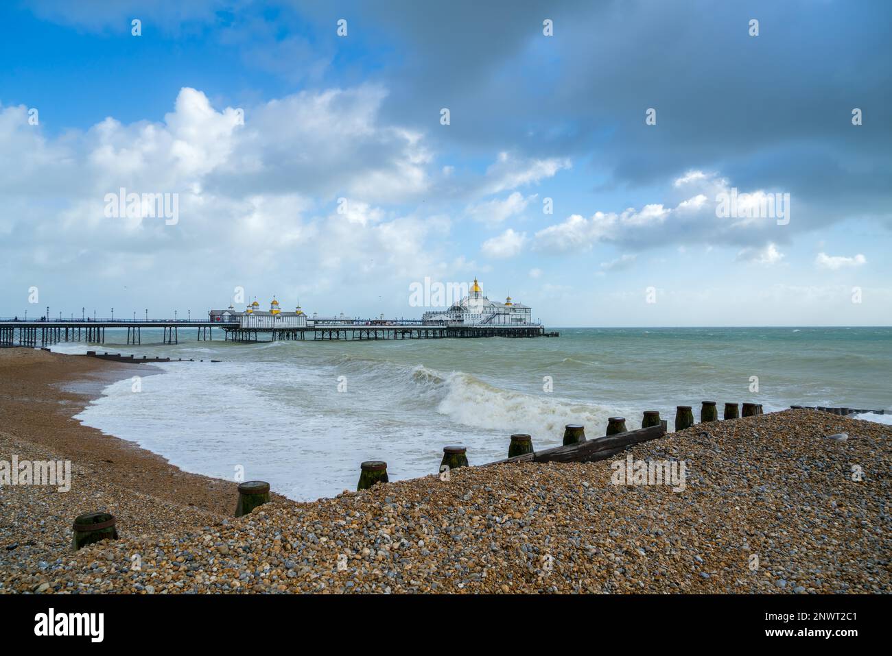 EASTBOURNE, East Sussex/UK - 21. Oktober: Ende des Sturms Brian Racing Vergangenheit Eastbourne Pier in East Sussex am 21. Oktober 2017 Stockfoto