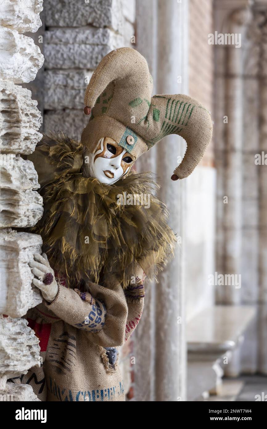 Carnevale di Venezia, aufwändige Masken und fantasievolle Kostüme können Sie in der ganzen Stadt während des Karnevals, Venedig, Italien, sehen Stockfoto